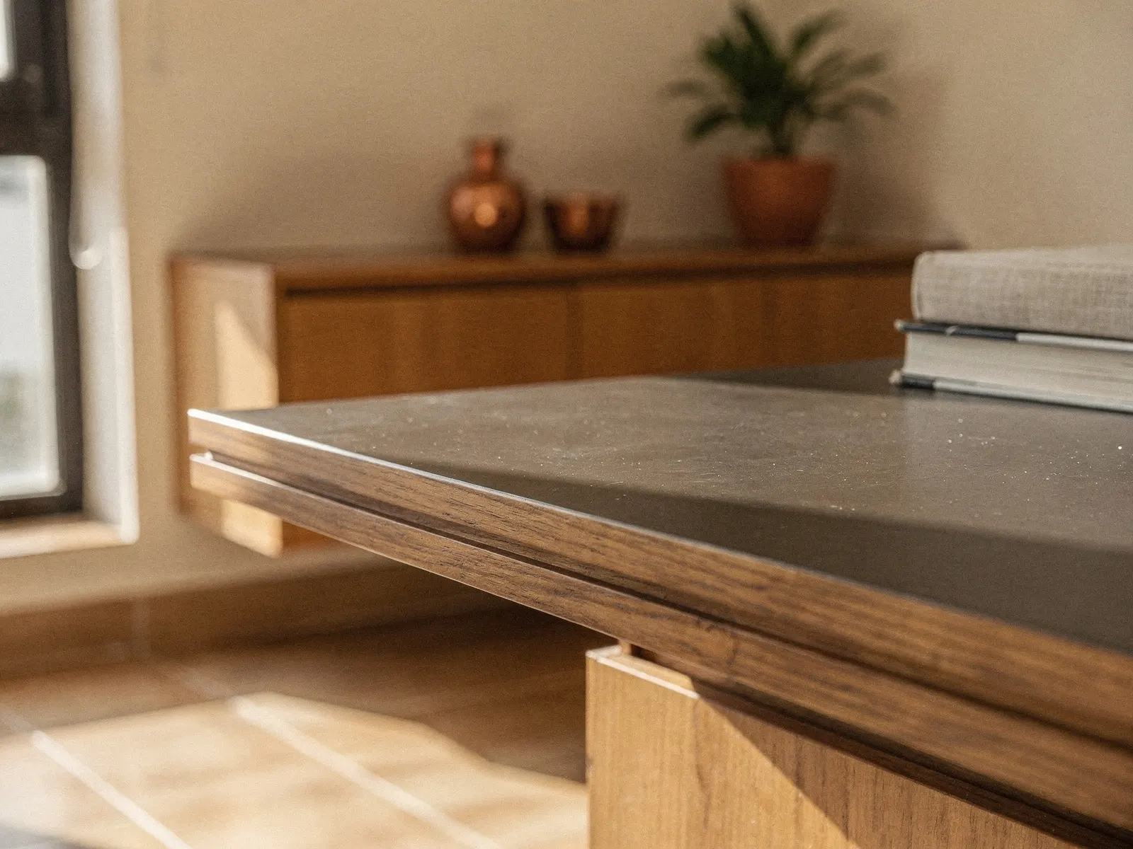 Close do material: MDF 2 × 18 mm (36 mm) revestido ou laminado.