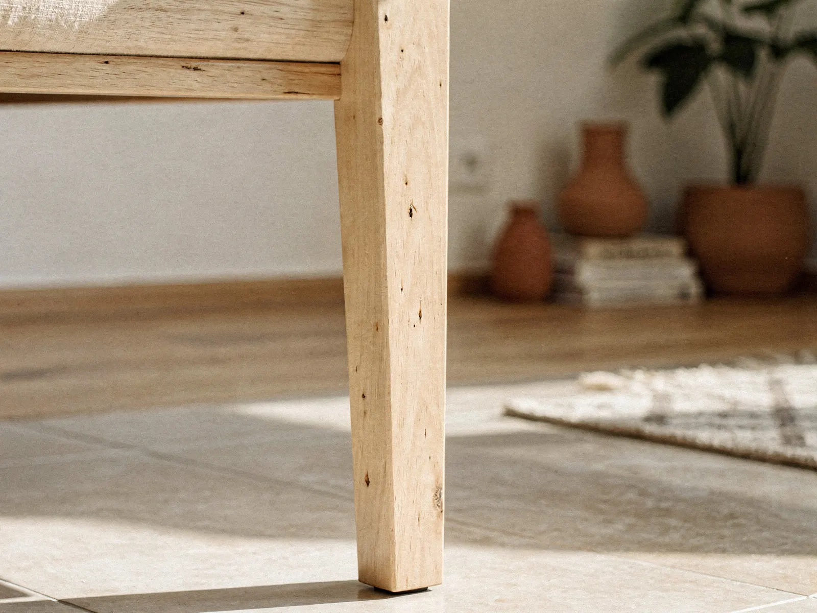 Close do material: Caixa em MDF 18 mm.
