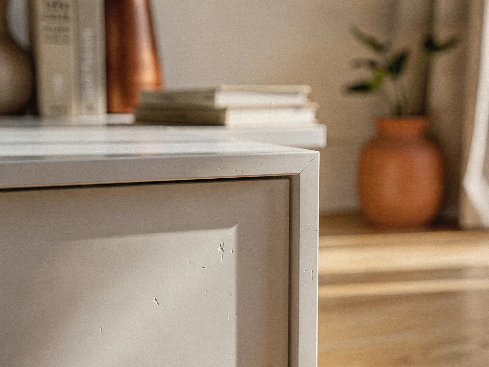 Close do material: MDF 18 mm revestido branco.